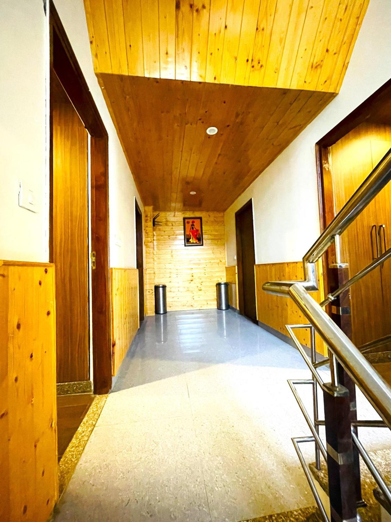 ホテル Simsa Heights Manali エクステリア 写真